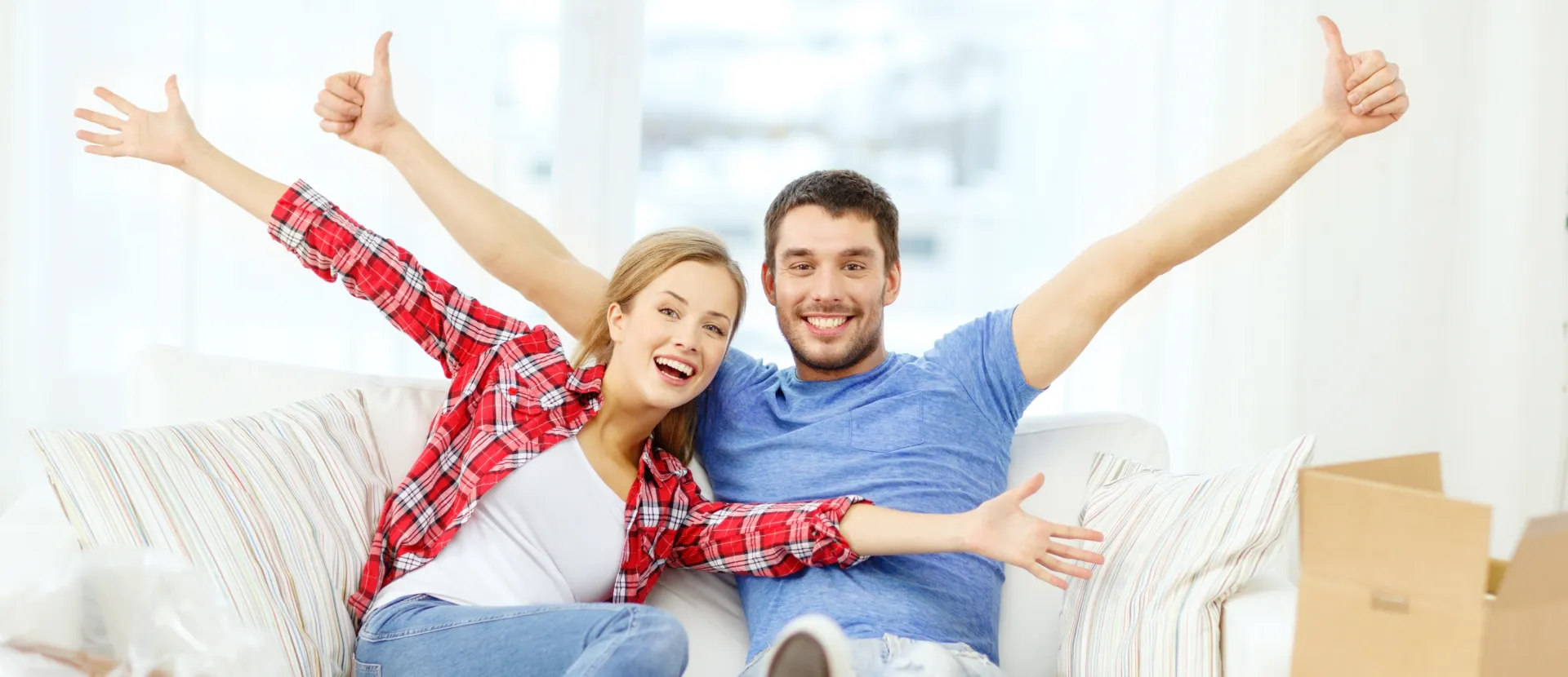 довольные жильцы в новой квартире